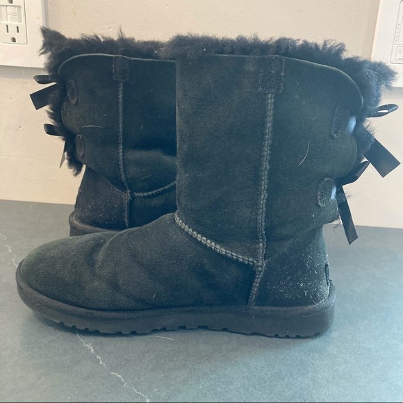 UGG sz 6 black suede Bailey bow mid boots - Picture 2 of 12